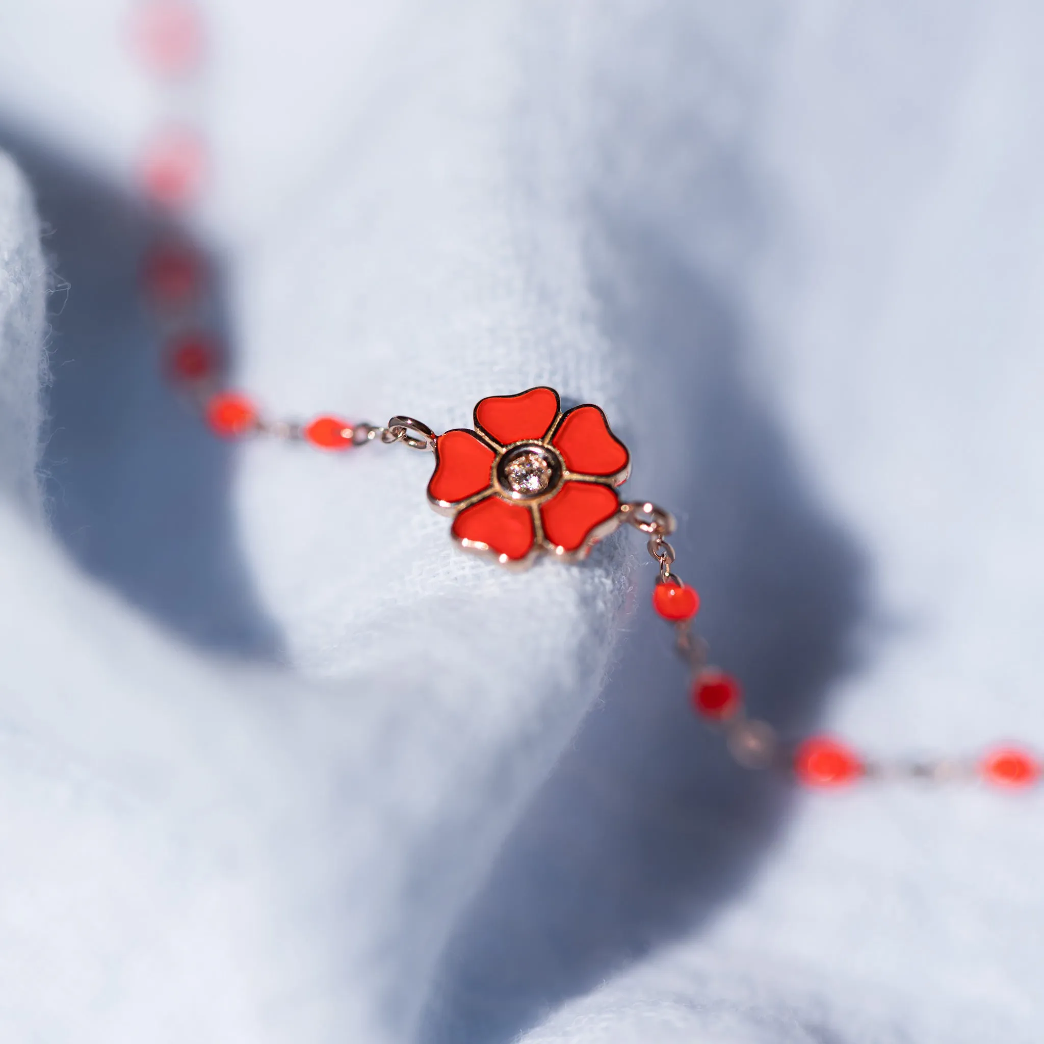 Flower Classic Gigi Coral diamond bracelet, Yellow Gold, 6.7"