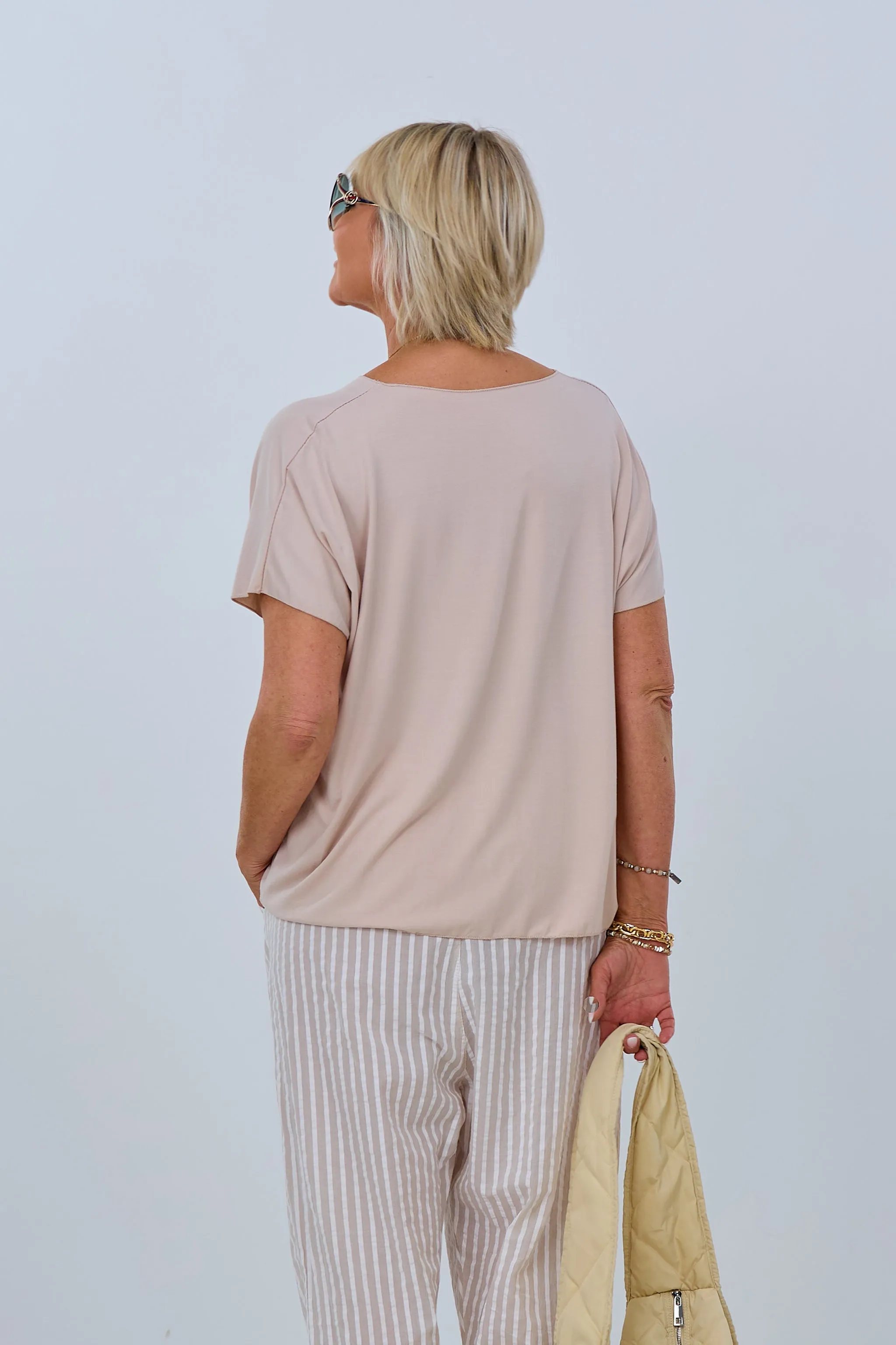 kurzarm Basic Shirt mit V-Ausschnitt, beige