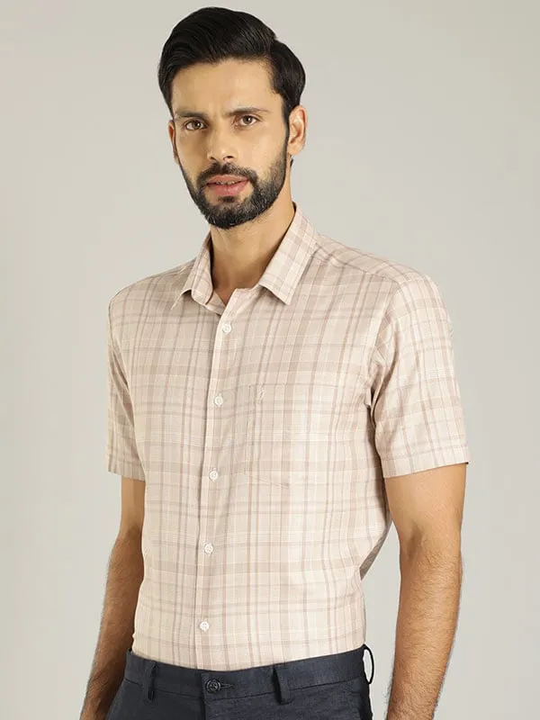 Men Checked Half Sleeve Cotton Blend Shirt