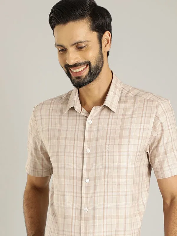 Men Checked Half Sleeve Cotton Blend Shirt